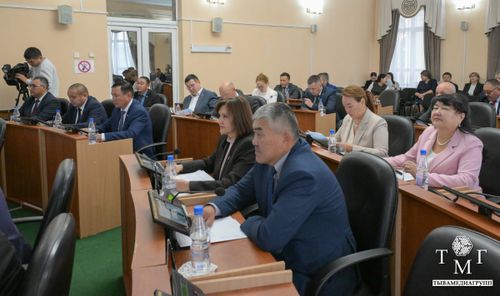В Верховном Хурале Тувы состоялось первое очередное заседание пятой сессии