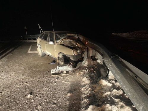 В Туве пьяный водитель погиб в ДТП при перевозке семьи