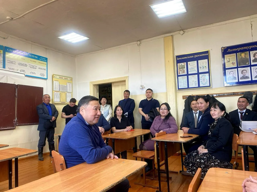 Глава Тувы поручил включить школу в селе Бажын-Алаак в план капитального ремонта