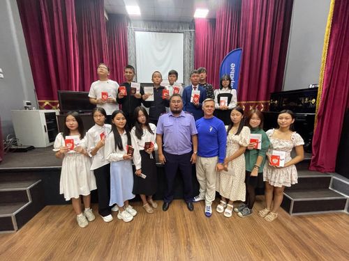 В Туве 14 подростков получили первые паспорта гражданина РФ