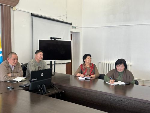 Студентам-медикам Дзун-Хемчикского района рассказали о будущих перспективах