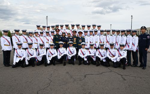 Последний звонок в Кызылском президентском кадетском училище: выпуск 2026 года отправляется навстречу мечтам
