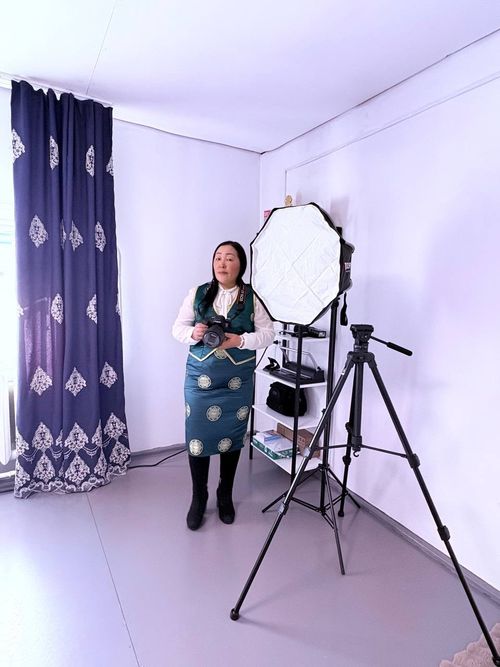Жительница Тувы открыла фотостудию по соцконтракту