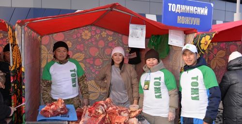 «Урожай-2023»: В Кызыле проходит ярмарка сельскохозяйственной продукции.