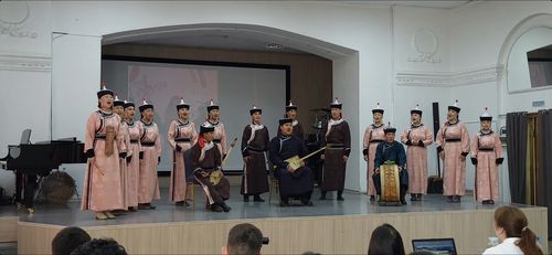 В Кызылском колледже искусств стартовал межрегиональный конкурс исполнителей народной песни «Улустун ырызы»