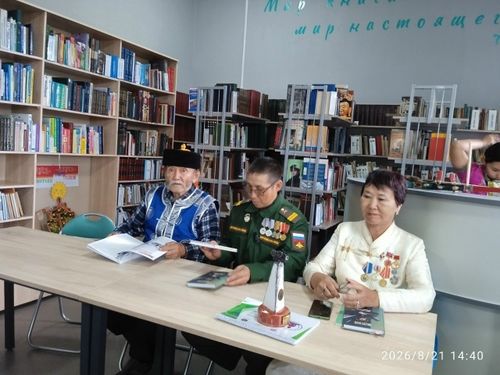 В модельной библиотеке Бай-Тайгинского района прошла встреча с участником СВО