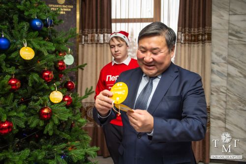 Глава Тувы воплотит мечты троих детей в акции «Елка желаний»