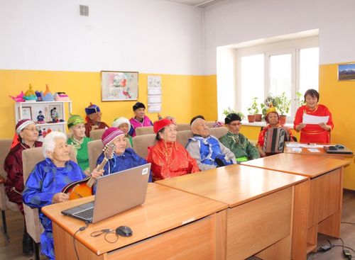 Хоочуннар биле школачылар онлайн хевирге ужурашкан