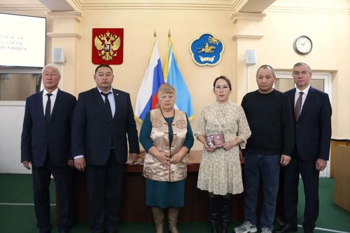 В Туве семьям погибших участников СВО вручили государственные награды