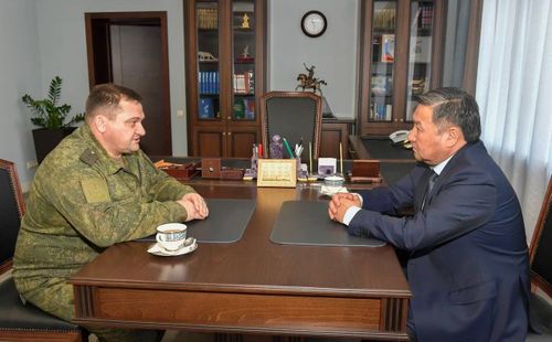 Глава Тувы встретился с новым заместителем командующего войсками Центрального военного округа Дмитрием Глушенковым