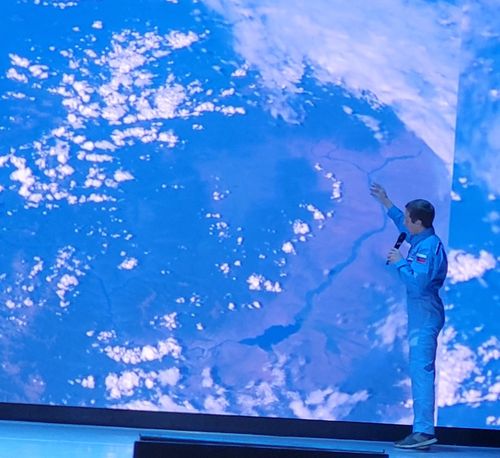 Космонавт чаңгыс чер чурттуувус Тывага аалдап кээрин аазаан