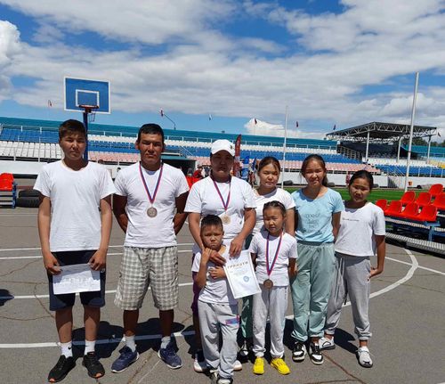 Многодетная семья Монгуш из Кызыла завоевала бронзу на первой семейной спартакиаде