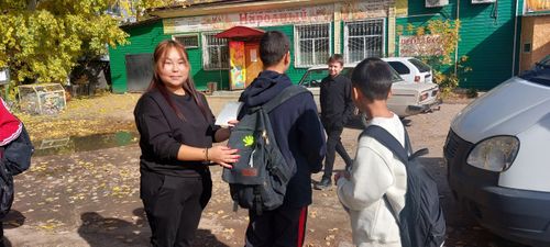 Школьникам Каа-Хемского района раздали светоотражающие элементы для одежды