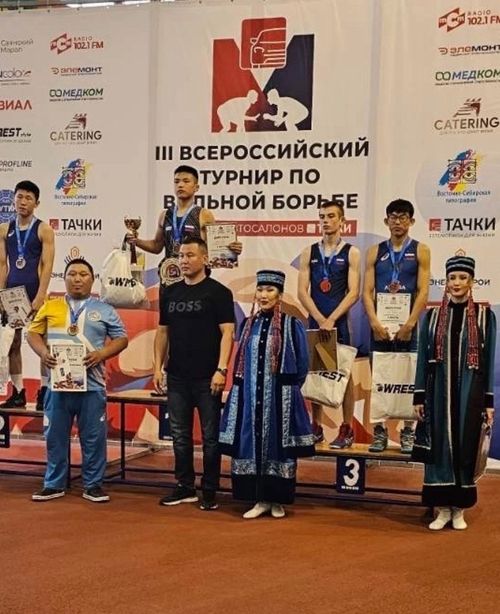 Пять золотых медалей завоевали юные борцы из Тувы на турнире в Иркутске