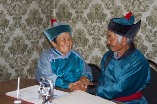 Сапфировые юбиляры Дзун-Хемчика. Животноводы отметили 45 лет семейной жизни в преддверии Наадыма