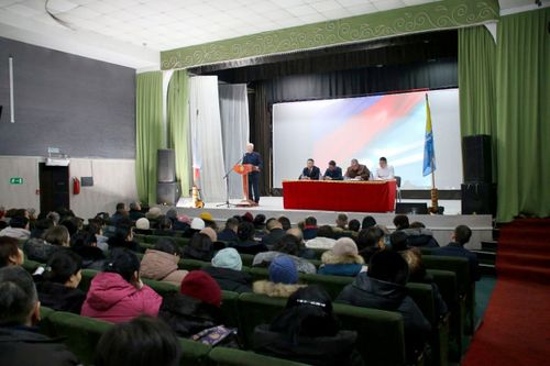 Дээди Хуралдың депутаттары отчеттуг хуралдарга киришкен