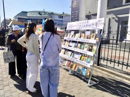 На Арбате открылась выставка «Сделай правильный выбор»