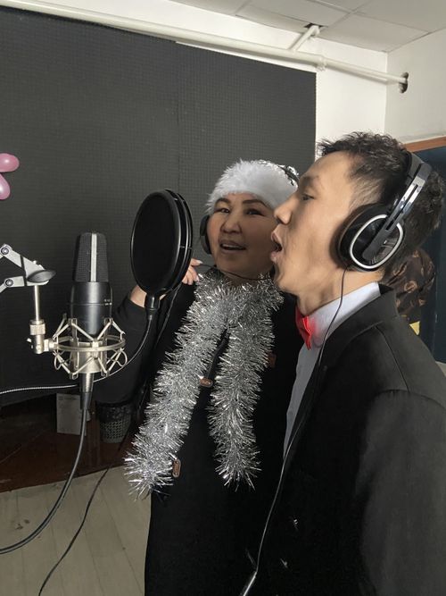 В Тес-Хемском районе открылась первая звукозаписывающая студия для детей