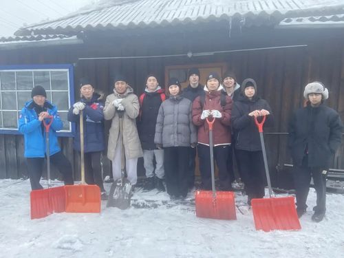 Студенты техникума агротехнологий помогли одинокому жителю Каа-Хемского района