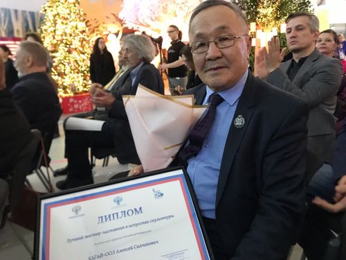 Камнерез из Тувы признан лучшим мастером-наставником России в искусстве скульптуры