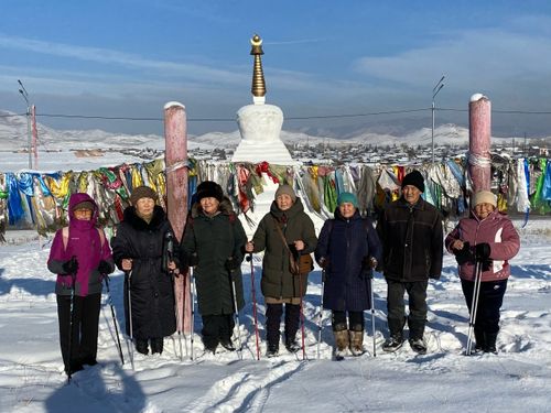 Пенсионеры Турана очистили субурган от снега и совершили молитву в поддержку бойцов СВО