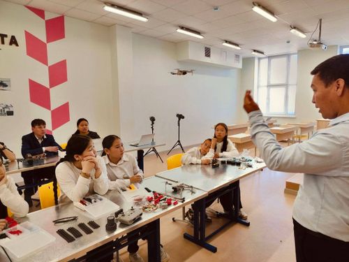 Владислав Ховалыг: «Сейчас перед нами стоит задача укомплектовать педагогический состав вновь построенных школ»