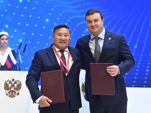 Глава Тувы подписал соглашение о сотрудничестве с губернатором Омской области