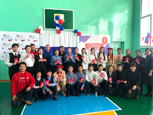 Школьники Пий-Хемского района получили паспорта гражданина России из рук Первых