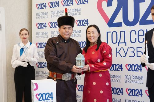 В Кузбассе прошла церемония передачи Всероссийского семейного очага в регионы СФО
