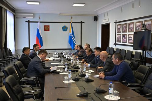 Глава Тувы провел совещание по Устуу-Хурээ