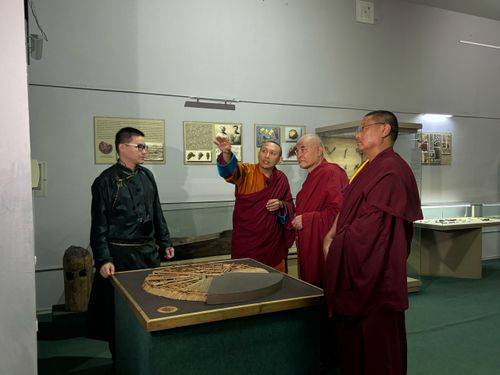 Именитые ламы из Индии посетили Национальный музей Тувы