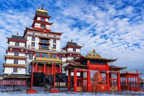 В Правительстве Тувы обсудили возможные даты открытия монастыря «Тубтен Шедруб Линг»