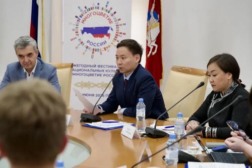 Театр «Саяны» представил культуру Тувы на круглом столе в Москве в рамках фестиваля «Многоцветие России»