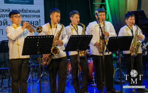 Классика мировой духовой музыки звучала со сцены Тувинской филармонии в исполнении детей