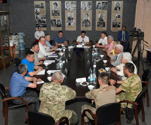 Глава Тувы Владислав Ховалыг обсудил ключевые вопросы развития республики с ветеранами