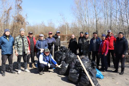 Депутаты и волонтеры Тувы приняли участие в международном субботнике