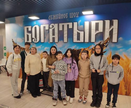 Полпредство Тувы продолжает поддерживать многодетные семьи в Москве