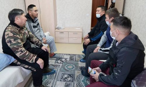 Глава Тувы навестил военнослужащих, проходящих реабилитацию в санатории «Серебрянка»