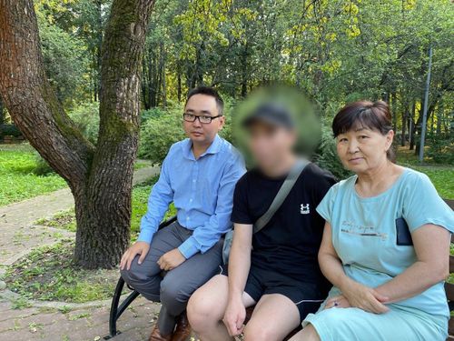 Сотрудники Полномочного представительства Тувы помогают раненым военнослужащим в Москве