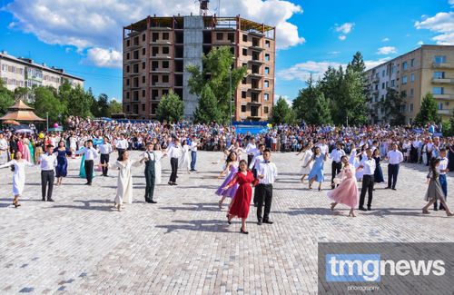 Министр пояснила, как пройдут школьные выпускные в Туве