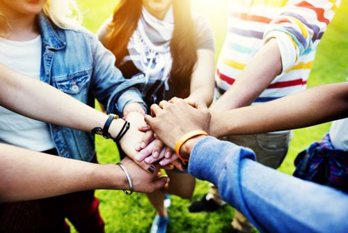 Сегодня отмечается самый дружественный праздник - Международный день друзей