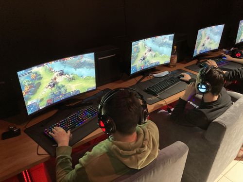 В Туве прошел первый этап отбора Всероссийской интеллектуально-киберспортивной лиги для школьников