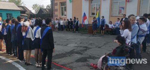 «В добрый путь, выпускник». В школе №10 прозвенел последний звонок