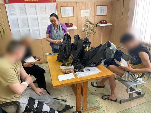 Полномочное представительство Тувы поздравило военнослужащих с Днем Победы