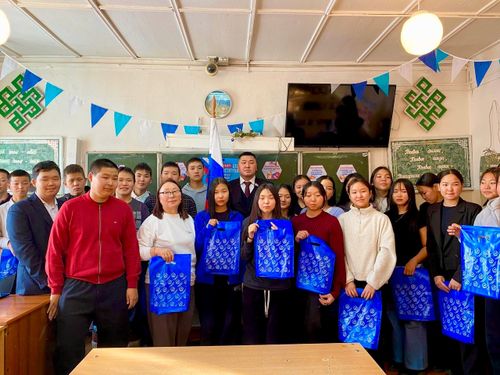 Участник СВО Айдыс Куулар провел урок о Конституции РФ для школьников села Суг-Аксы