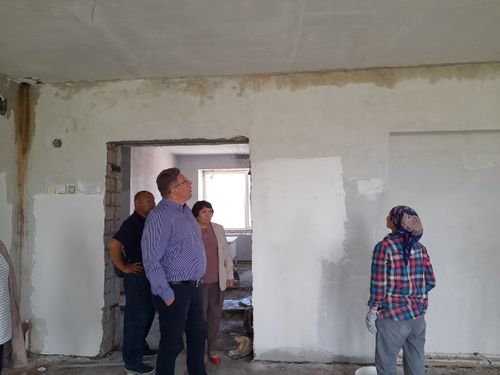 Алексей Храмцов проверил ход капитального ремонта в Улуг-Хемском школе