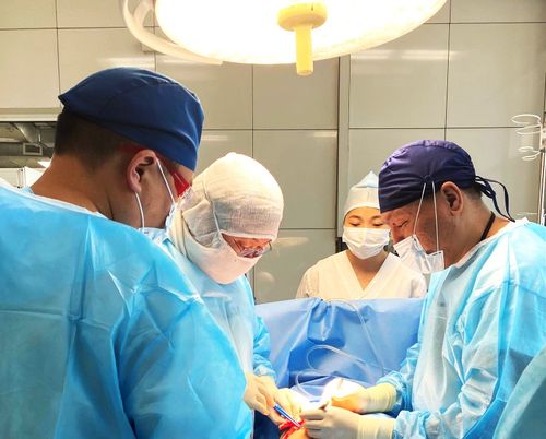 В Ресбольнице №1 провели уникальную операцию