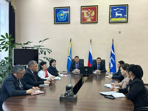 Вице-премьер Тувы Алексей Сазан-оол провел зональное совещание в сфере образования