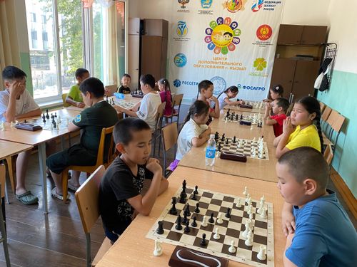 В Кызыле прошёл блиц-турнир в честь закрытия дневного лагеря «Солнышко»