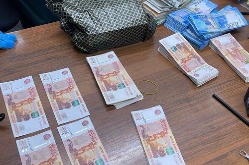 В пункте пропуска Хандагайты задержали туриста, пытавшегося незаконно перенести 7 млн рублей под одеждой